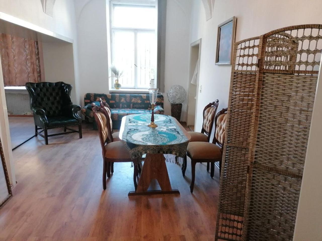 Homestay Nr 2 Gemuetliche Mit King-size Bett Und Essbereich Im Zentrum